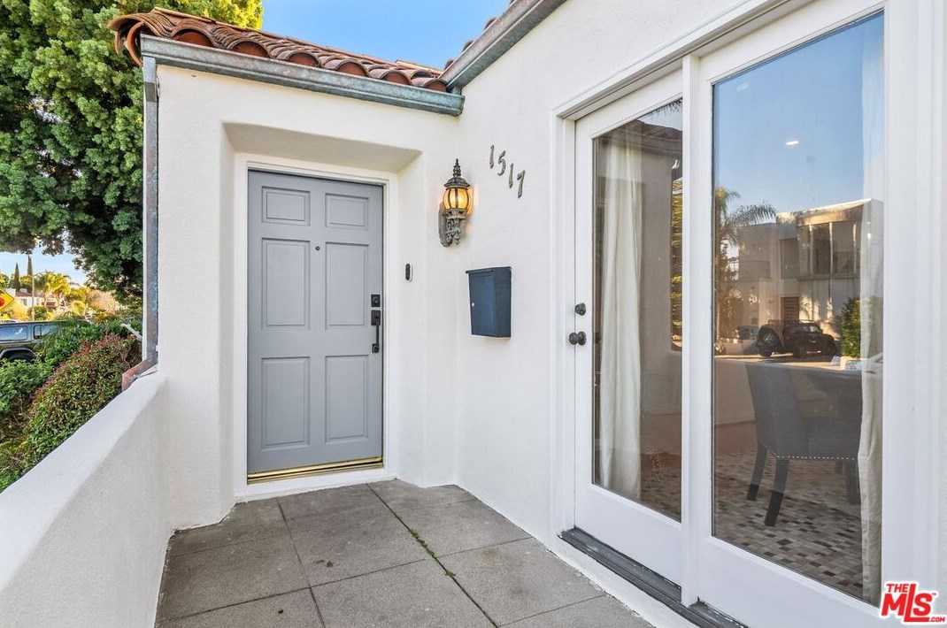 1517 Crest Dr, Los Angeles, CA 90035-3313