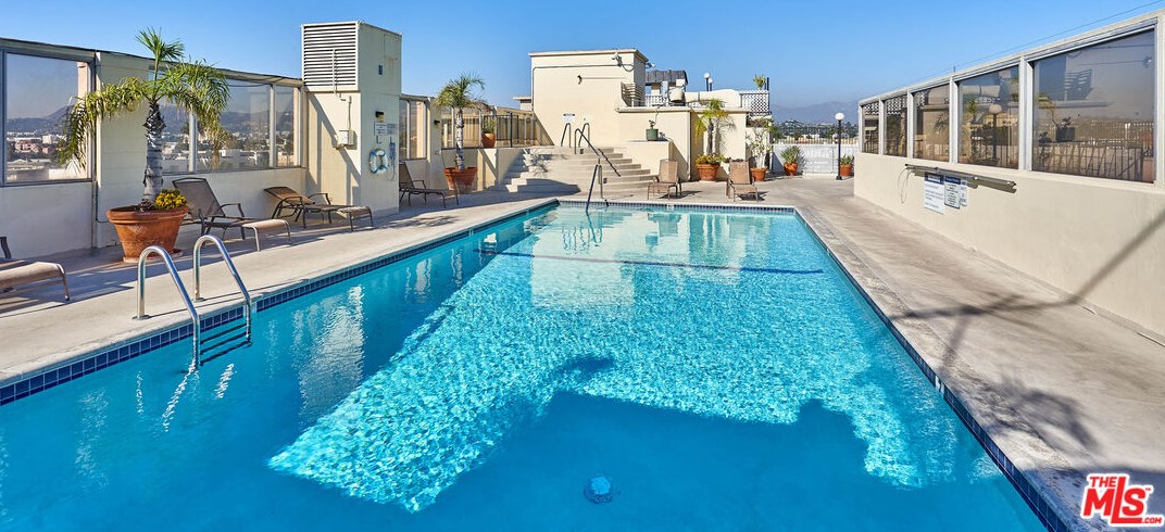 421 La Fayette Park Pl, Los Angeles CA  90026-4719 exterior