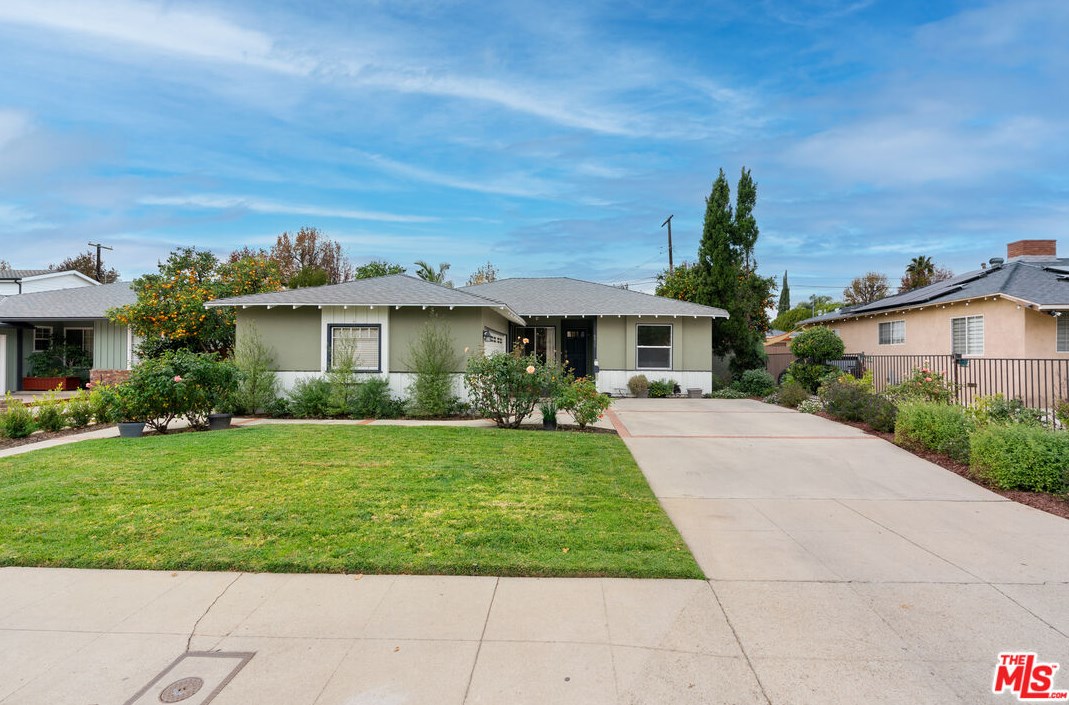 6939 Noble Ave, Van Nuys, CA 91405