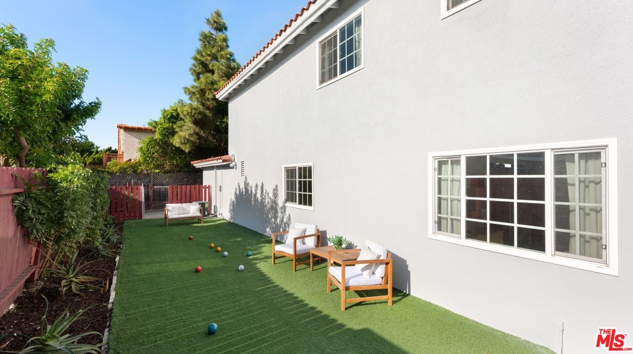 12408 Sanford St, Los Angeles CA  90066-6933 exterior