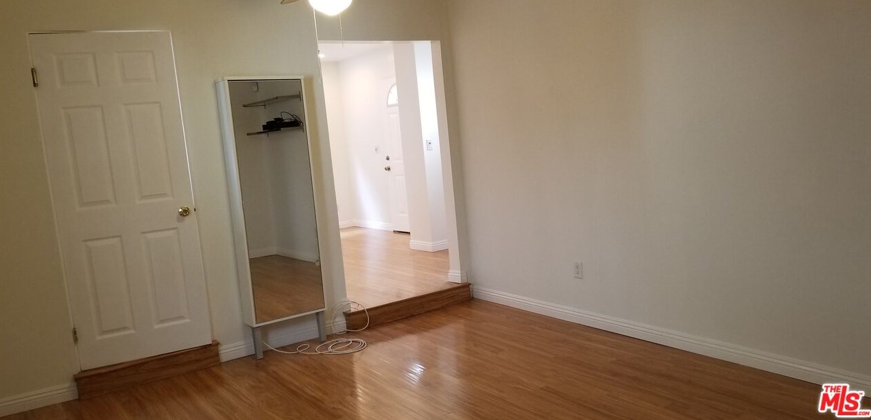 1418 Carmona Ave, Los Angeles CA  90019-3903 exterior