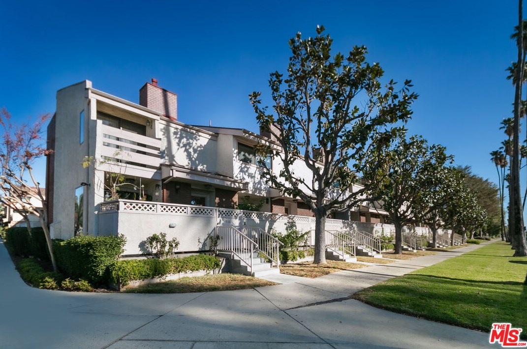 19451 Sherman Way #104, Los Angeles, CA 91335