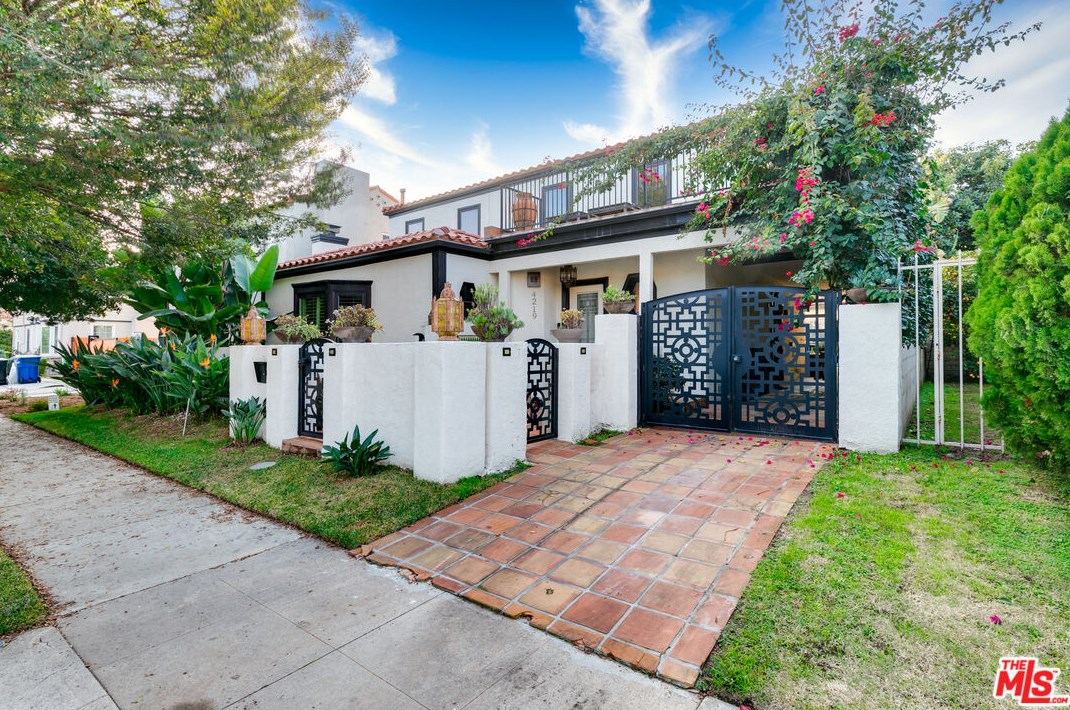 4219 Bronson Ave, Los Angeles, CA 90008-4415