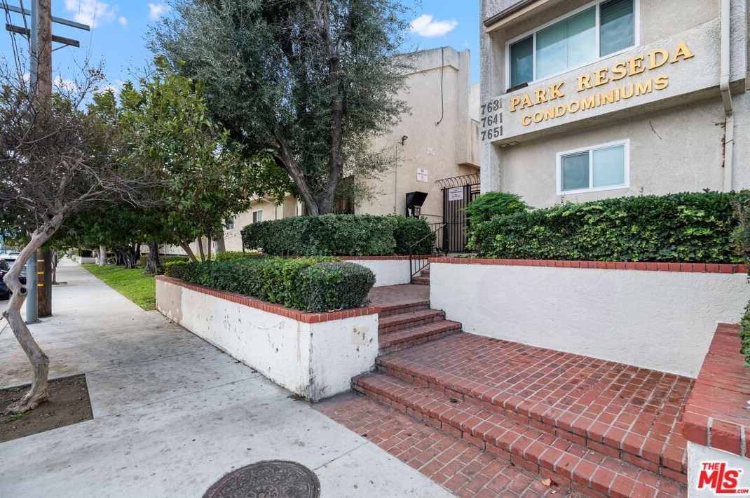 7651 Reseda Blvd #64-v, Los Angeles, CA