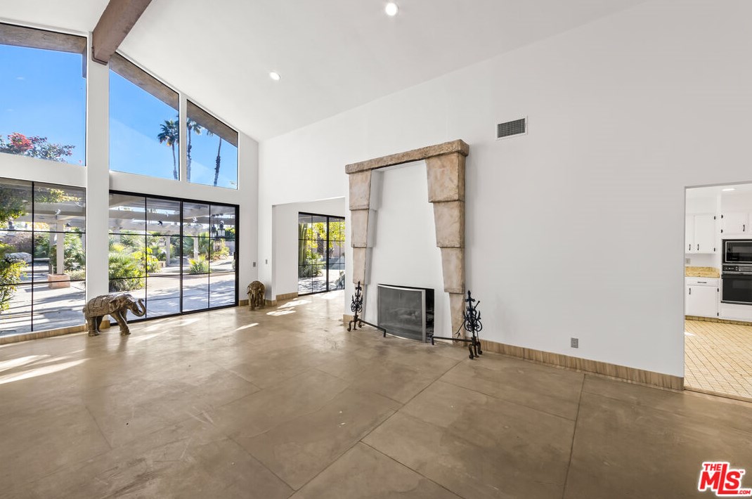17 Lincoln Pl, Rancho Mirage CA  92270-1928 exterior