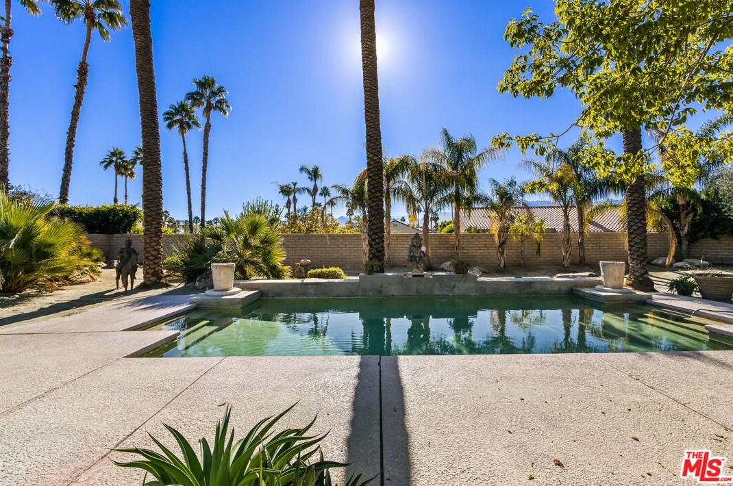 17 Lincoln Pl, Rancho Mirage CA  92270-1928 exterior