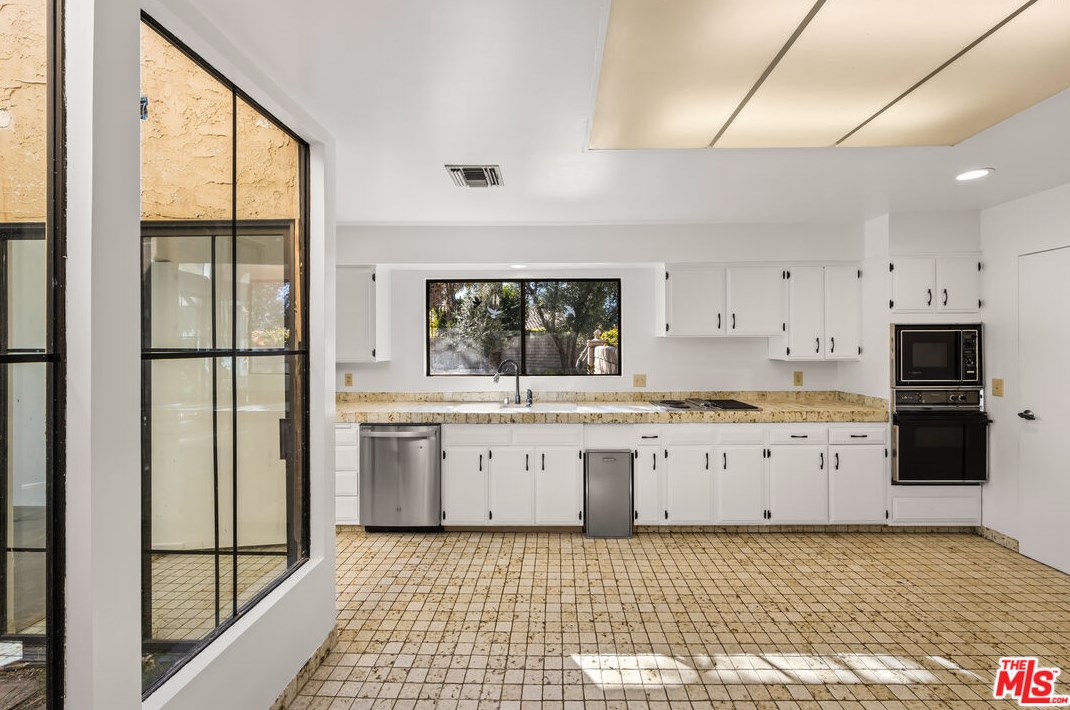 17 Lincoln Pl, Rancho Mirage CA  92270-1928 exterior