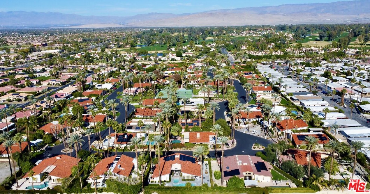 17 Lincoln Pl, Rancho Mirage CA  92270-1928 exterior