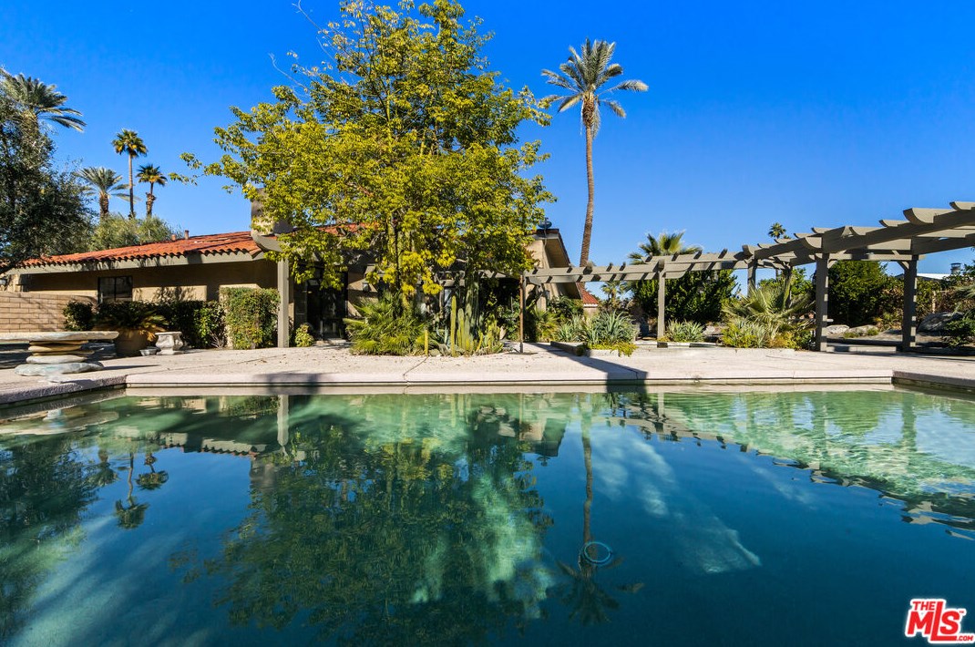 17 Lincoln Pl, Rancho Mirage CA  92270-1928 exterior