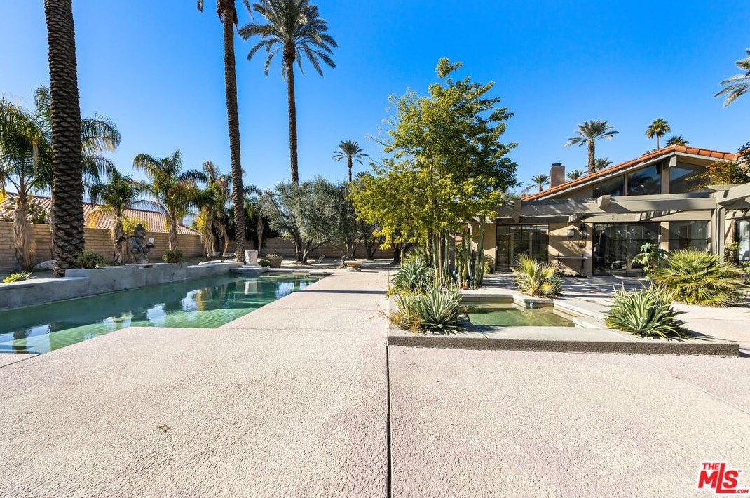 17 Lincoln Pl, Rancho Mirage CA  92270-1928 exterior