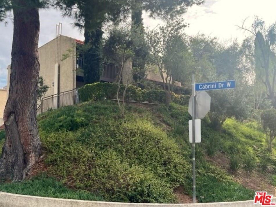 7953 Via Latina, Burbank, CA 91504