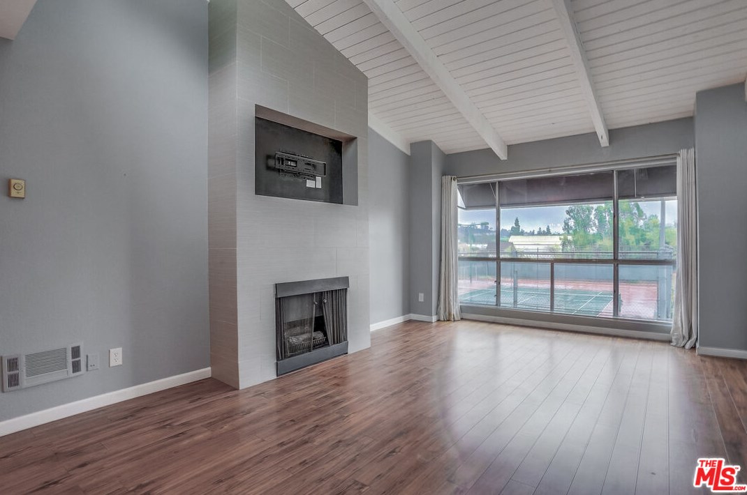 4900 Overland Ave, Los Angeles CA  90230-4289 exterior