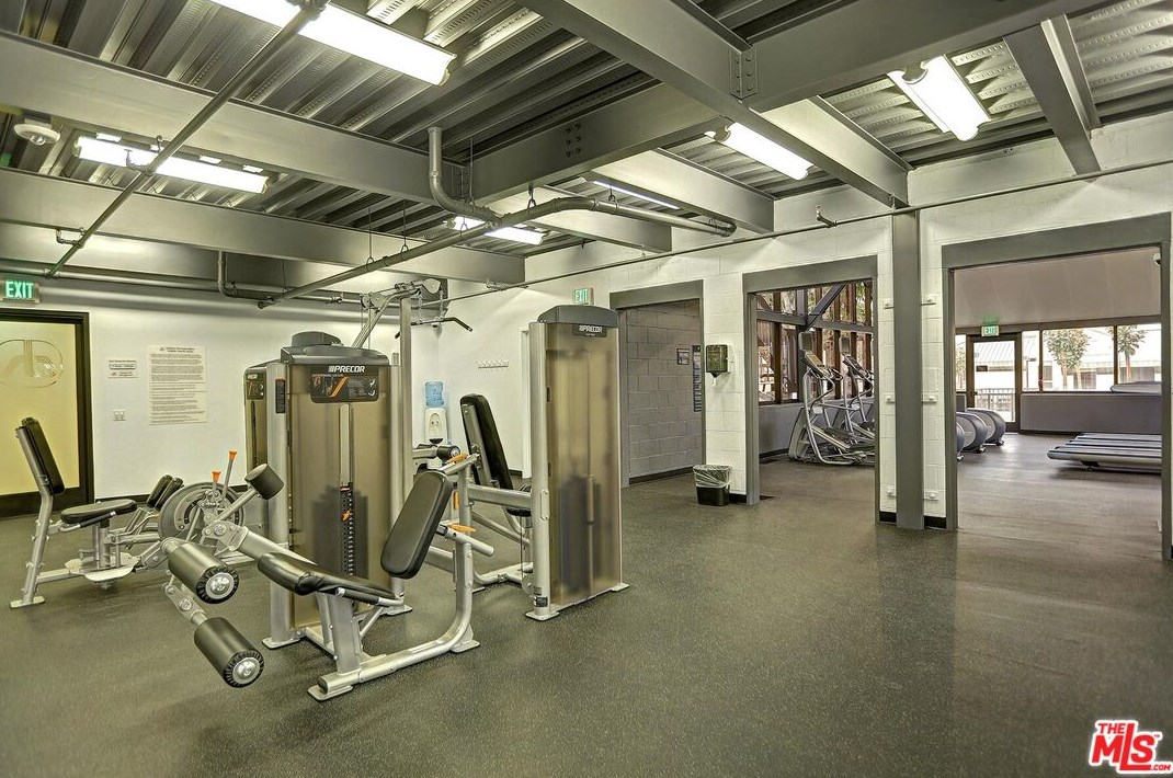 2384 Century Hl, Los Angeles CA  90067-3514 exterior