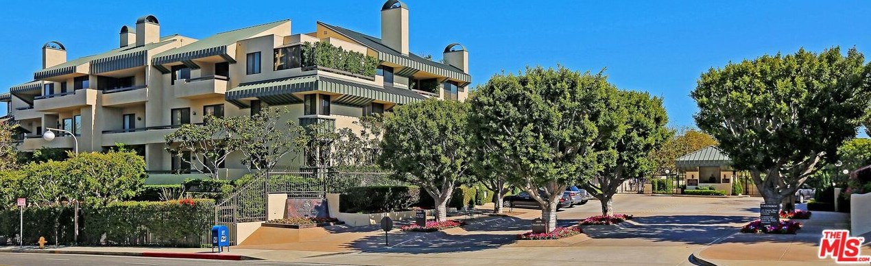 2384 Century Hl, Los Angeles CA  90067-3514 exterior