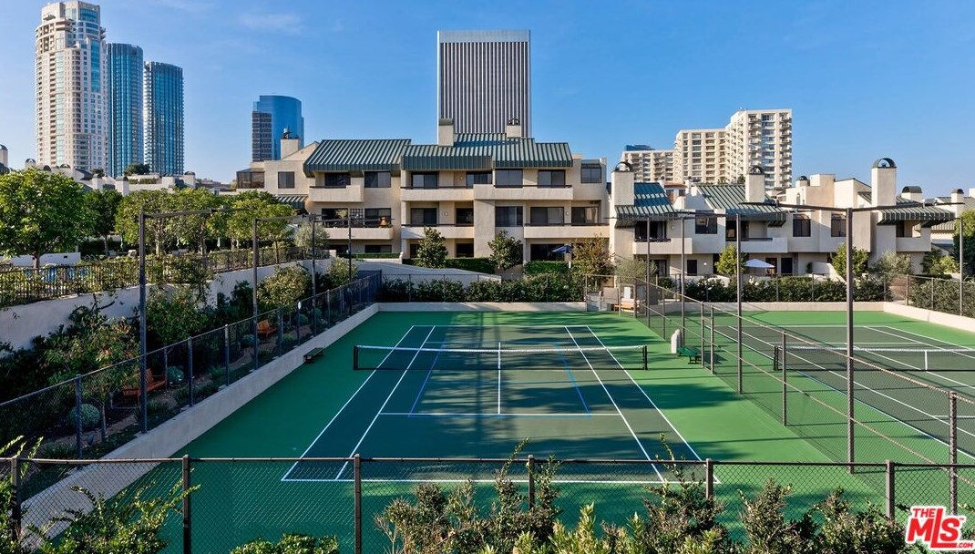 2384 Century Hl, Los Angeles CA  90067-3514 exterior