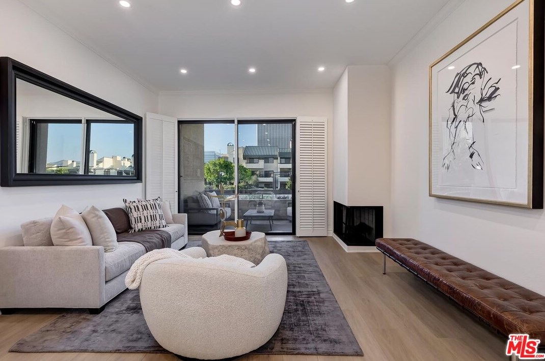 2384 Century Hl, Los Angeles CA  90067-3514 exterior