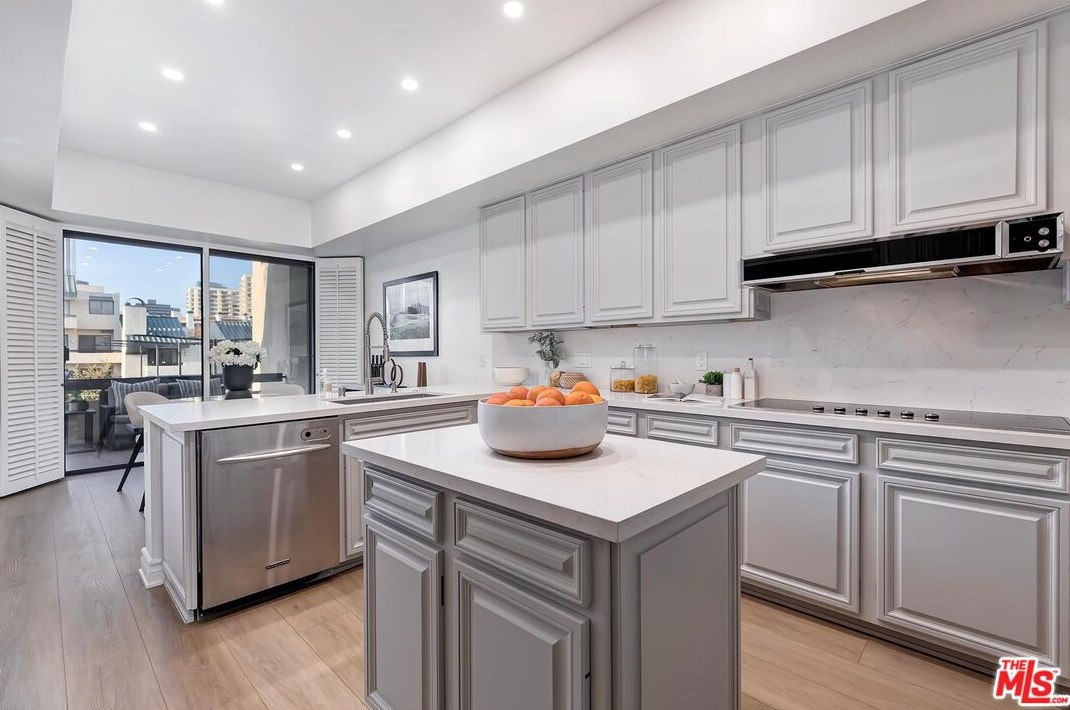 2384 Century Hl, Los Angeles CA  90067-3514 exterior