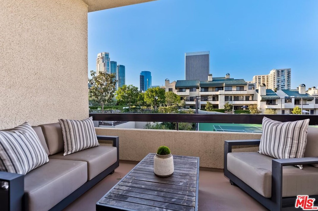 2384 Century Hl, Los Angeles CA  90067-3514 exterior