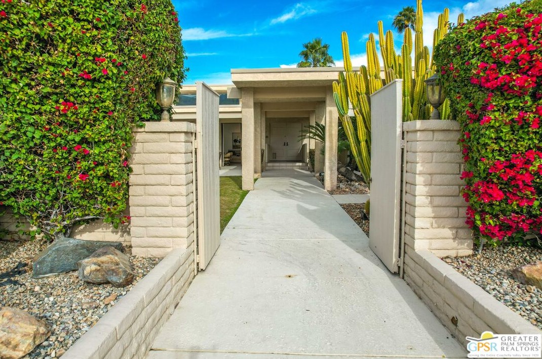 1142 Sierra Way, Palm Springs, CA 92264-9200