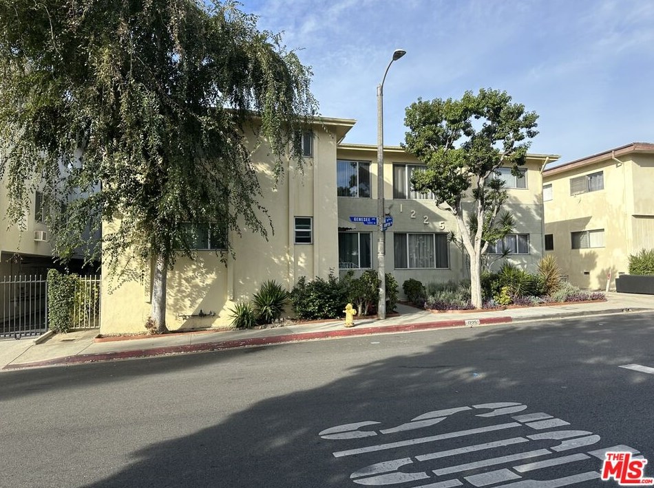1225 Genesee Ave, Los Angeles, CA 90019-2407