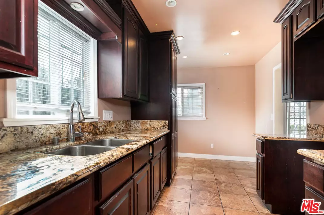 16712 Pannes Ave, Compton CA  90221-5147 exterior