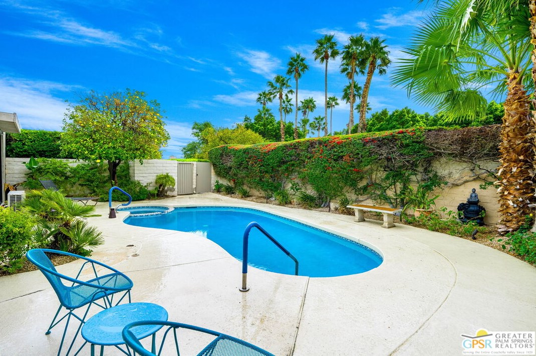 971 Sundance Cir, Palm Springs, CA 92262-2054