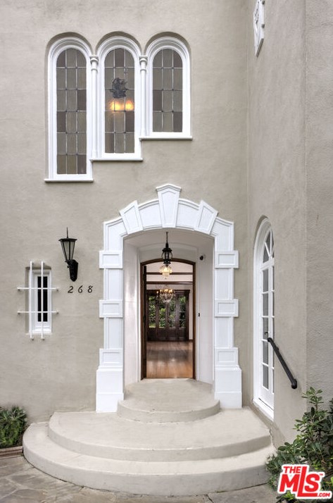 268 Plymouth Blvd, Los Angeles, CA 90004-3814