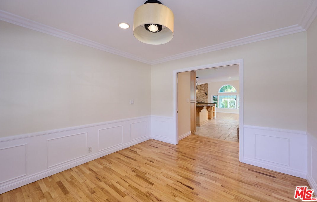 1007 Camino Flores, Thousand Oaks CA  91360-2370 exterior