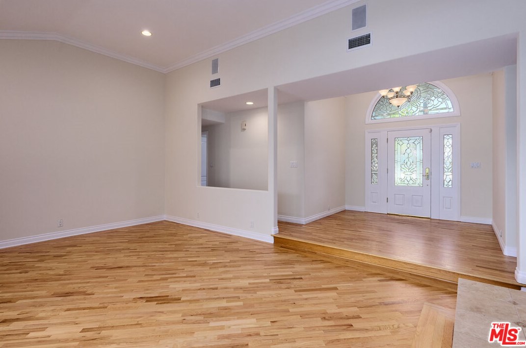 1007 Camino Flores, Thousand Oaks CA  91360-2370 exterior