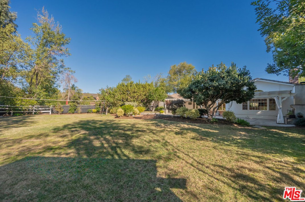 1007 Camino Flores, Thousand Oaks CA  91360-2370 exterior