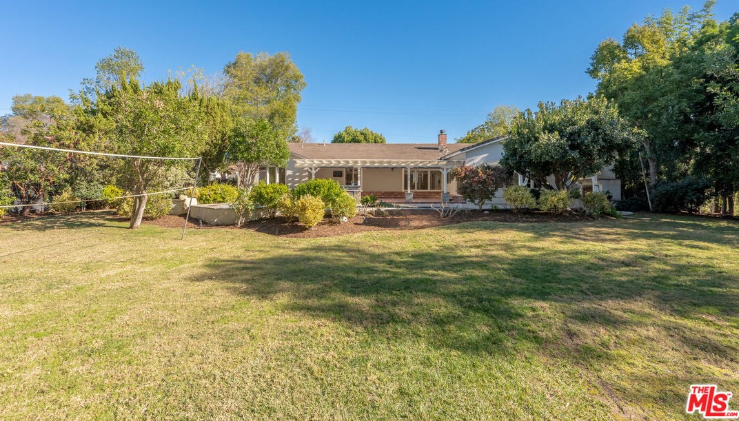 1007 Camino Flores, Thousand Oaks CA  91360-2370 exterior