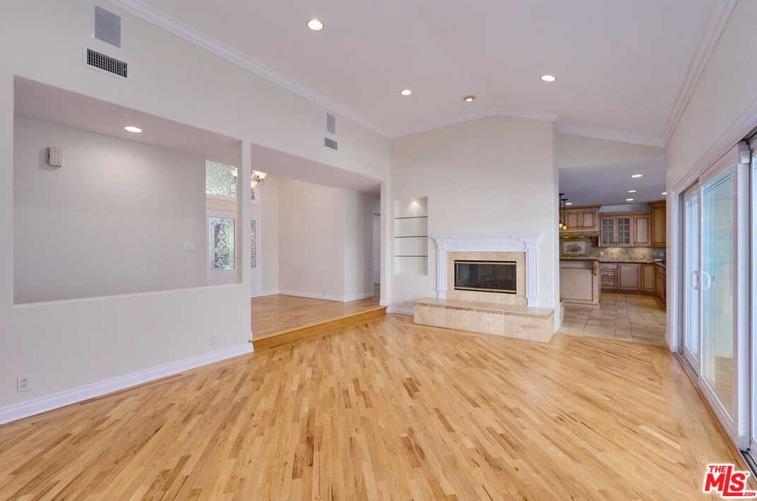 1007 Camino Flores, Thousand Oaks CA  91360-2370 exterior