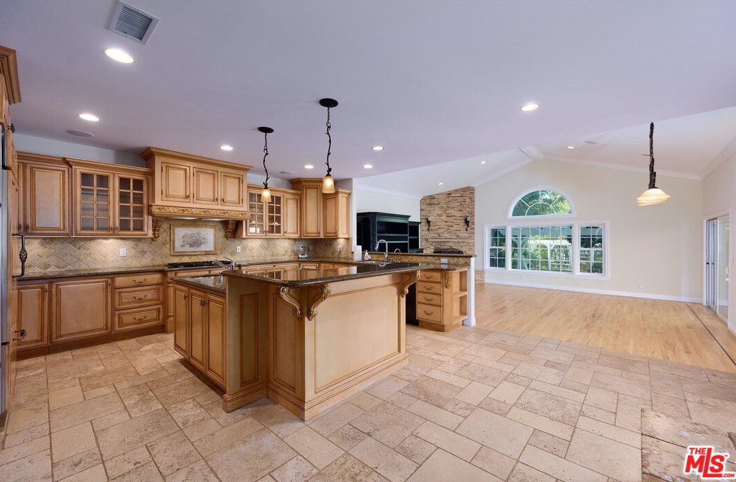 1007 Camino Flores, Thousand Oaks CA  91360-2370 exterior