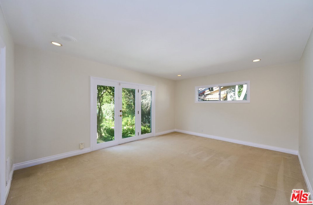1007 Camino Flores, Thousand Oaks CA  91360-2370 exterior