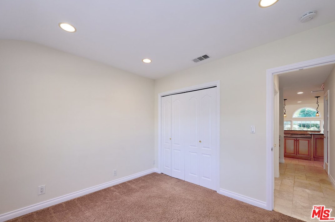 1007 Camino Flores, Thousand Oaks CA  91360-2370 exterior