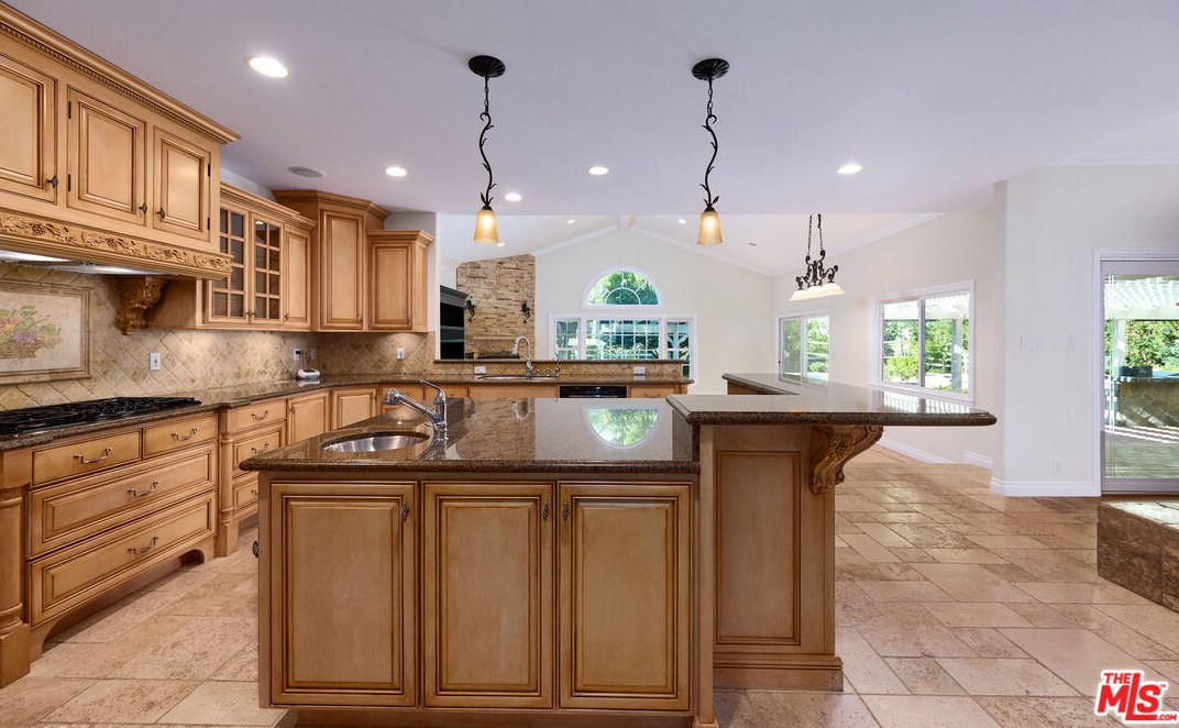 1007 Camino Flores, Thousand Oaks CA  91360-2370 exterior