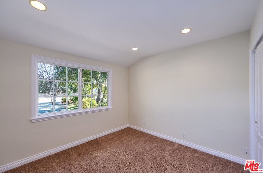 1007 Camino Flores, Thousand Oaks CA  91360-2370 exterior