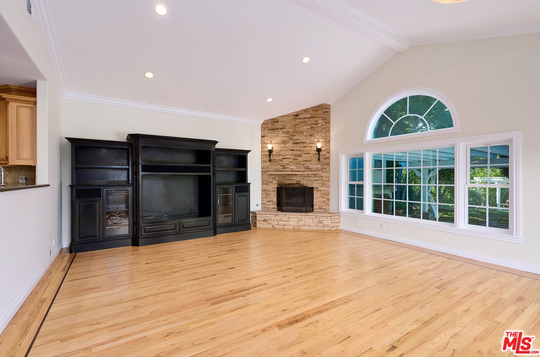 1007 Camino Flores, Thousand Oaks CA  91360-2370 exterior