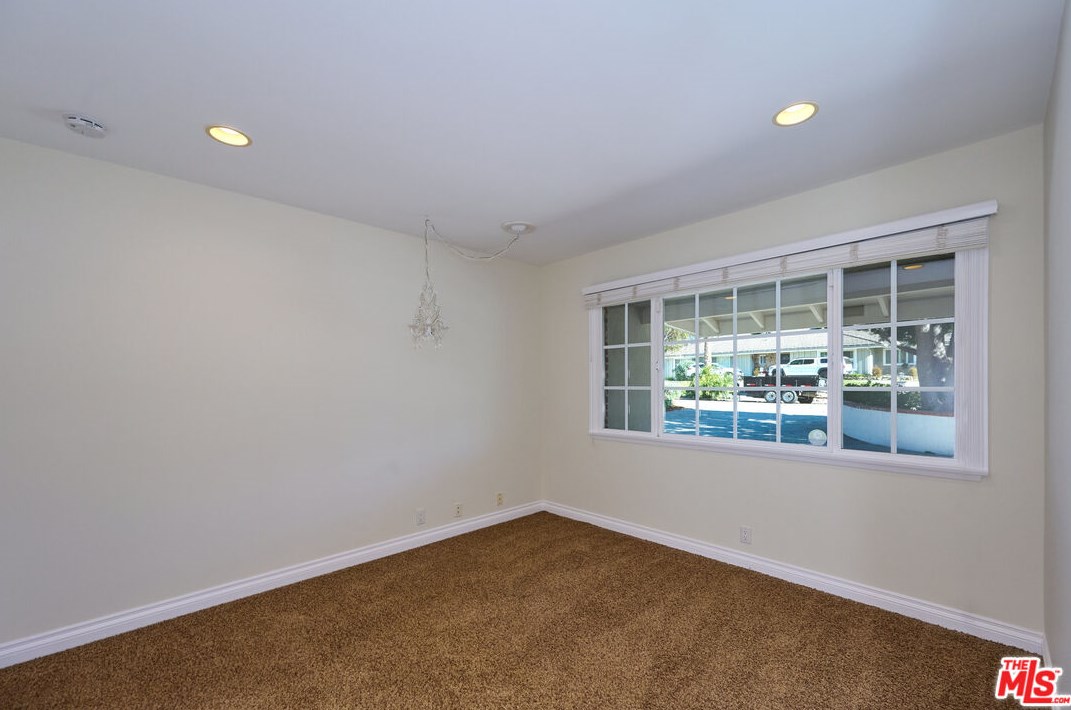 1007 Camino Flores, Thousand Oaks CA  91360-2370 exterior