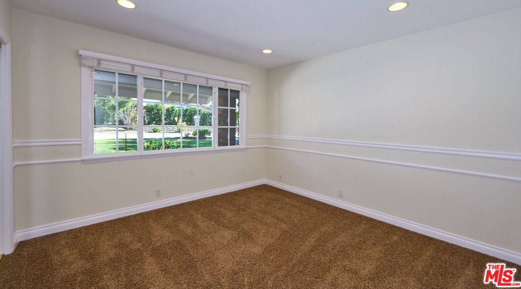 1007 Camino Flores, Thousand Oaks CA  91360-2370 exterior