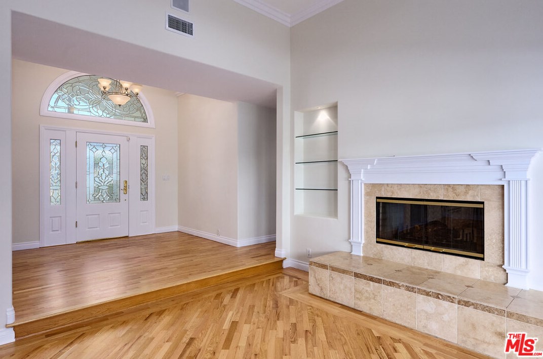 1007 Camino Flores, Thousand Oaks CA  91360-2370 exterior