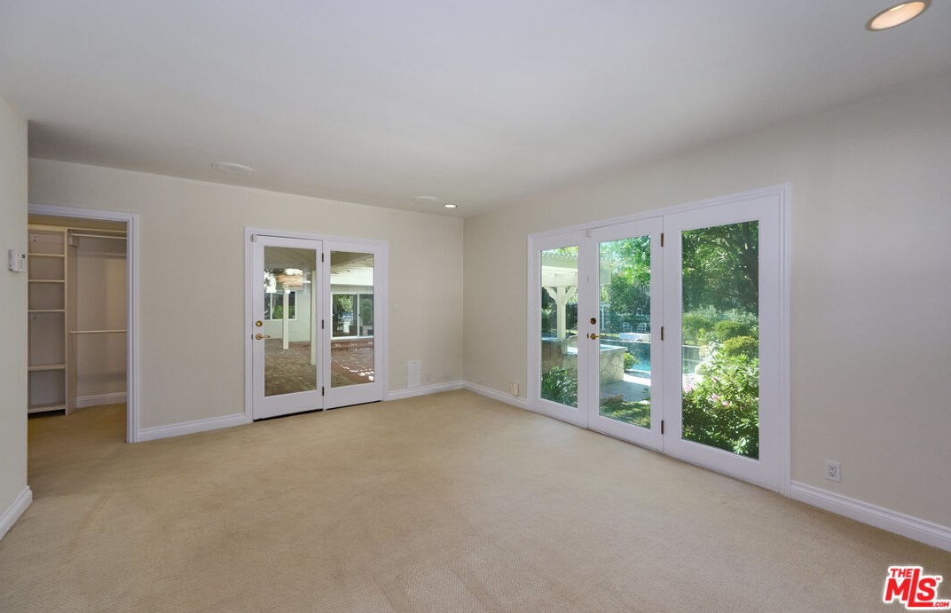 1007 Camino Flores, Thousand Oaks CA  91360-2370 exterior