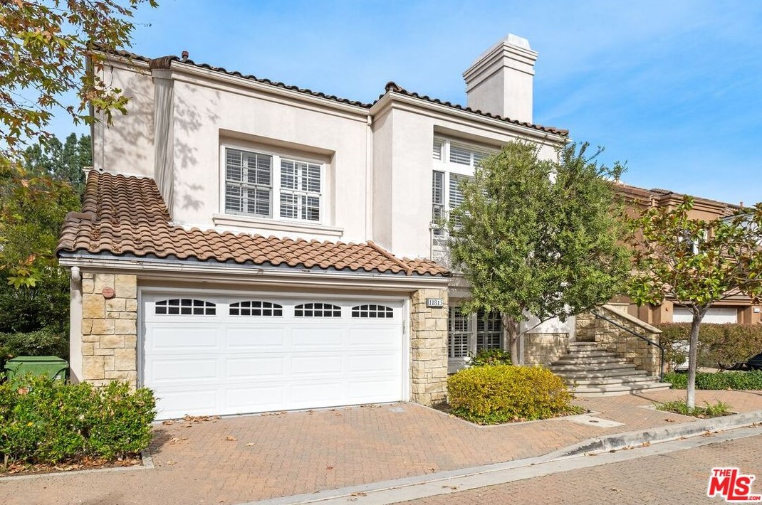 11815 Folkstone Ln, Los Angeles, CA 90077