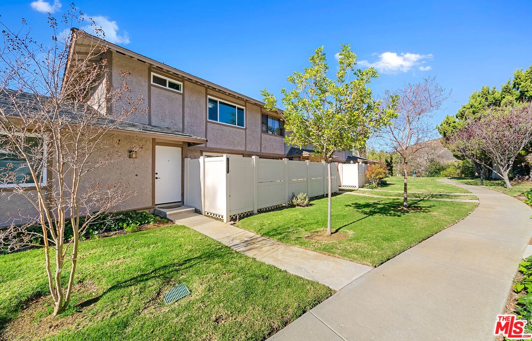 28611 Conejo View Dr, Calabasas, CA 91301