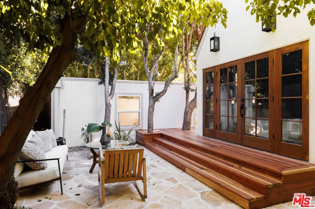 8829 Ashcroft Ave, Los Angeles CA  90048-2401 exterior