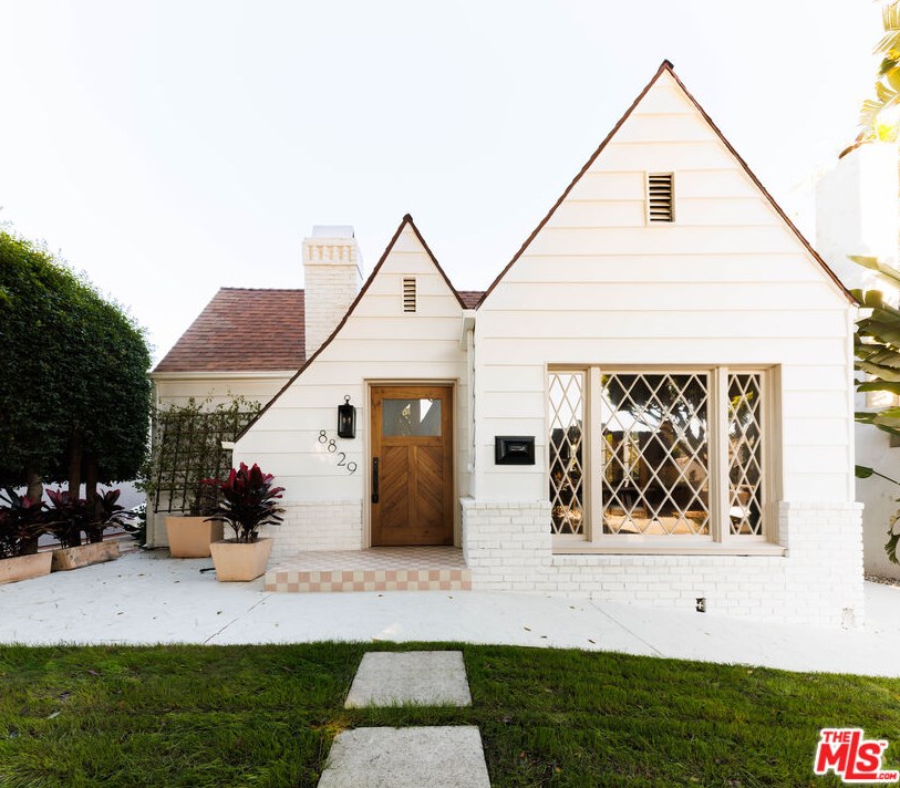 8829 Ashcroft Ave, Los Angeles CA  90048-2401 exterior