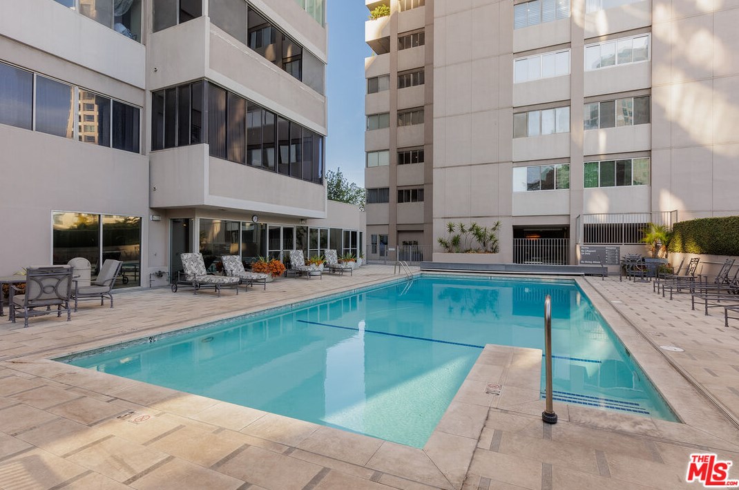 875 Comstock Ave, Los Angeles CA  90024-2571 exterior