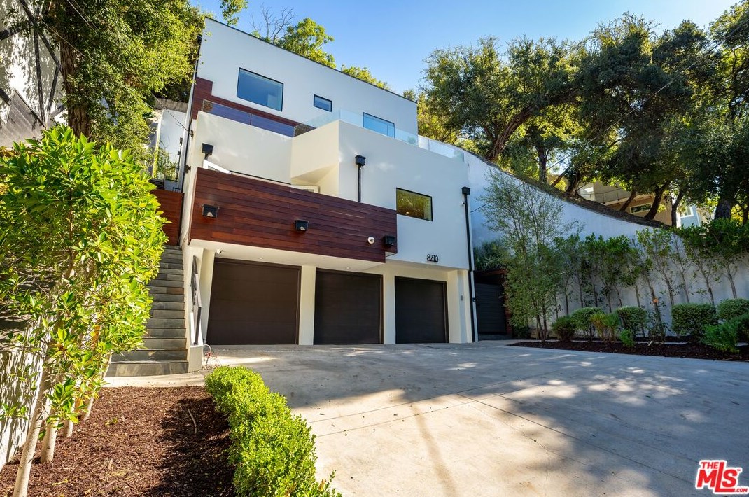 8710 Wonderland Ave, Los Angeles CA  90046-1850 exterior