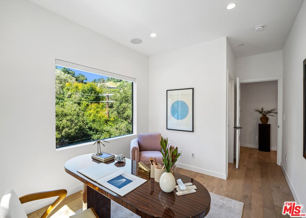 8710 Wonderland Ave, Los Angeles CA  90046-1850 exterior