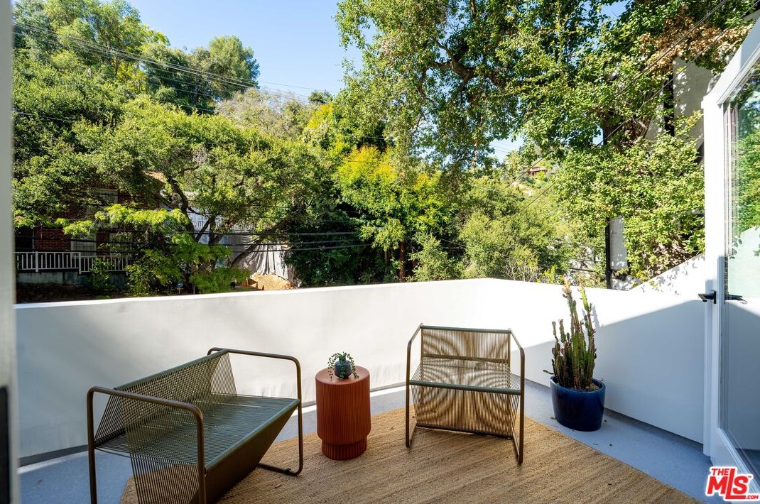 8710 Wonderland Ave, Los Angeles CA  90046-1850 exterior